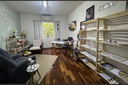 Casa à venda com 221m², 3 quartos e 2 vagasQuarto