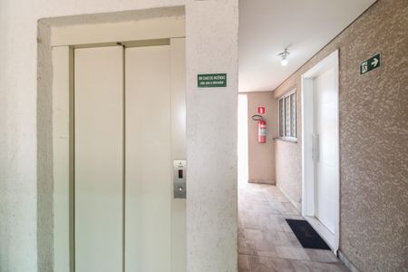 Apartamento à venda com 88m², 3 quartos e 2 vagas Apartamento à venda com 88m², 3 quartos e 2 vagasÁrea Comum - Elevador