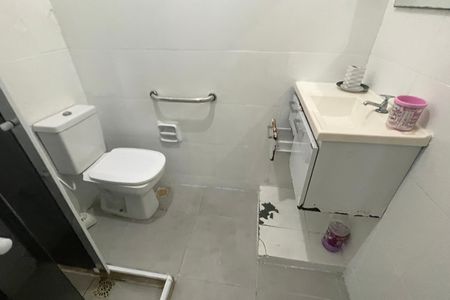 Banheiro de casa para alugar com 1 quarto, 101m² em Vila Rosário, Duque de Caxias