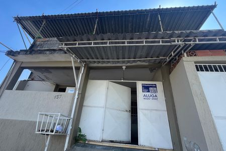 Fachada de casa para alugar com 1 quarto, 101m² em Vila Rosário, Duque de Caxias