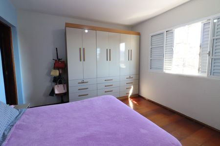 Casa à venda com 170m², 5 quartos e 2 vagasSuíte 1