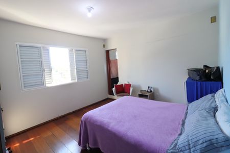 Casa à venda com 170m², 5 quartos e 2 vagasSuíte 1