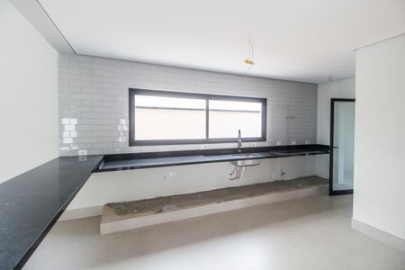 Casa de condomínio à venda com 502m², 4 quartos e 6 vagasCozinha