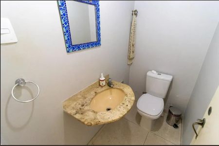 Casa à venda com 200m², 4 quartos e 2 vagasBanheiro