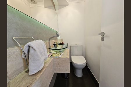 Casa de condomínio à venda com 157m², 3 quartos e 2 vagasLavabo