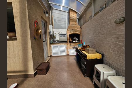 Casa de condomínio à venda com 157m², 3 quartos e 2 vagasChurrasqueira