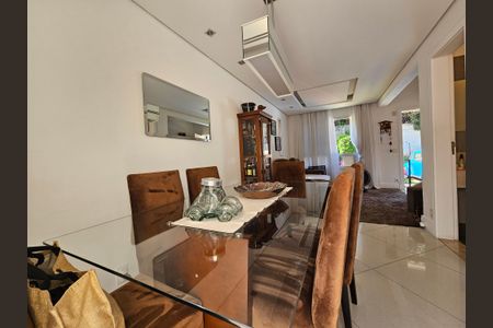 Casa de condomínio à venda com 157m², 3 quartos e 2 vagasSala