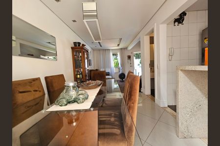 Casa de condomínio à venda com 157m², 3 quartos e 2 vagasSala