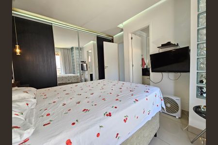 Casa de condomínio à venda com 157m², 3 quartos e 2 vagasSuite