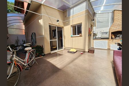 Casa de condomínio à venda com 157m², 3 quartos e 2 vagasQuintal