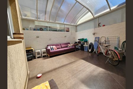Casa de condomínio à venda com 157m², 3 quartos e 2 vagasQuintal