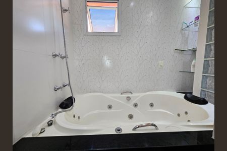 Casa de condomínio à venda com 157m², 3 quartos e 2 vagasBanheiro da Suíte