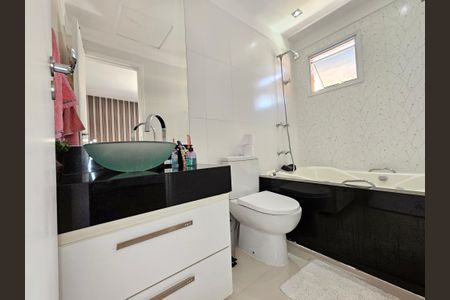 Casa de condomínio à venda com 157m², 3 quartos e 2 vagasBanheiro da Suíte