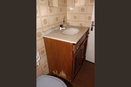 Banheiro de kitnet/studio para alugar com 1 quarto, 35m² em Rubem Berta, Porto Alegre