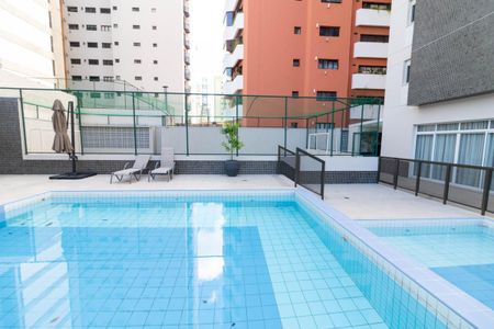 Apartamento à venda com 67m², 2 quartos e 2 vagas Apartamento à venda com 67m², 2 quartos e 2 vagasÁrea comum - Piscina