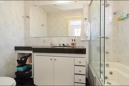Apartamento à venda com 267m², 4 quartos e 4 vagasBanheiro Suíte