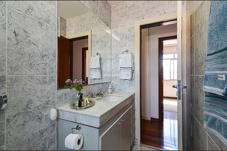 Apartamento à venda com 267m², 4 quartos e 4 vagasBanheiro Social
