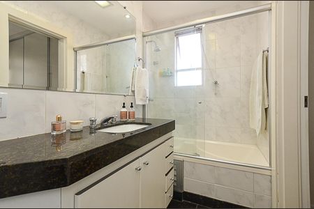 Apartamento à venda com 267m², 4 quartos e 4 vagasBanheiro Suíte