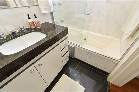 Apartamento à venda com 267m², 4 quartos e 4 vagasBanheiro Suíte