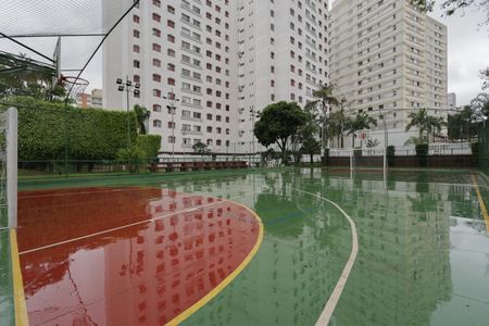 Apartamento à venda com 80m², 3 quartos e 2 vagas Apartamento à venda com 80m², 3 quartos e 2 vagasÁrea comum - Quadra poliesportiva