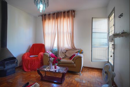 Casa à venda com 168m², 3 quartos e 2 vagasSala