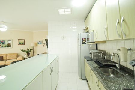 Apartamento à venda com 124m², 2 quartos e 4 vagas Apartamento à venda com 124m², 2 quartos e 4 vagasCozinha