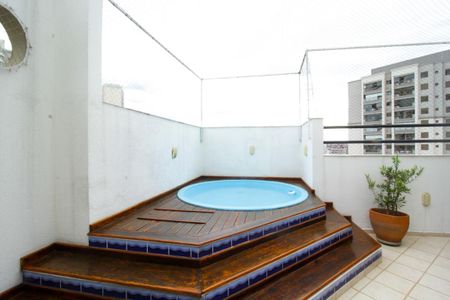 Apartamento à venda com 124m², 2 quartos e 4 vagas Apartamento à venda com 124m², 2 quartos e 4 vagasPiscina