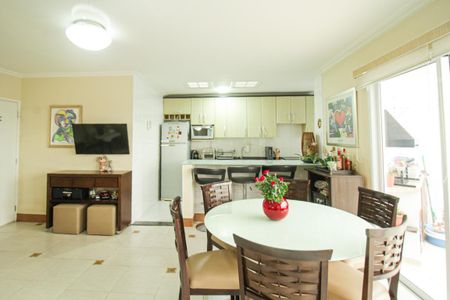 Apartamento à venda com 124m², 2 quartos e 4 vagas Apartamento à venda com 124m², 2 quartos e 4 vagasSala