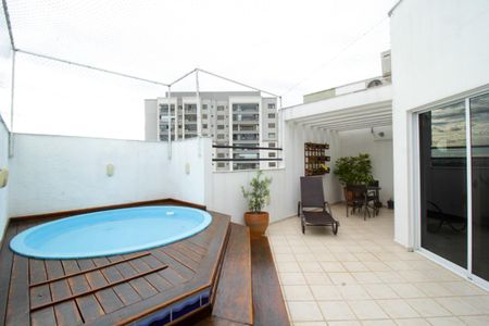 Apartamento à venda com 124m², 2 quartos e 4 vagas Apartamento à venda com 124m², 2 quartos e 4 vagasPiscina