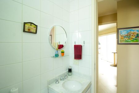 Apartamento à venda com 124m², 2 quartos e 4 vagas Apartamento à venda com 124m², 2 quartos e 4 vagasBanheiro Social