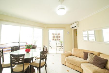 Apartamento à venda com 124m², 2 quartos e 4 vagas Apartamento à venda com 124m², 2 quartos e 4 vagasSala