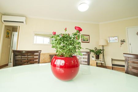 Apartamento à venda com 124m², 2 quartos e 4 vagas Apartamento à venda com 124m², 2 quartos e 4 vagasSala