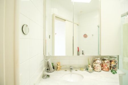 Apartamento à venda com 124m², 2 quartos e 4 vagas Apartamento à venda com 124m², 2 quartos e 4 vagasBanheiro da Suíte