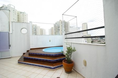Apartamento à venda com 124m², 2 quartos e 4 vagas Apartamento à venda com 124m², 2 quartos e 4 vagasPiscina
