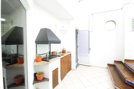 Apartamento à venda com 124m², 2 quartos e 4 vagas Apartamento à venda com 124m², 2 quartos e 4 vagasChurrasqueira