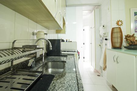 Apartamento à venda com 124m², 2 quartos e 4 vagas Apartamento à venda com 124m², 2 quartos e 4 vagasCozinha