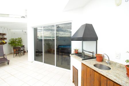 Apartamento à venda com 124m², 2 quartos e 4 vagas Apartamento à venda com 124m², 2 quartos e 4 vagasChurrasqueira