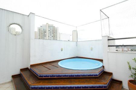 Apartamento à venda com 124m², 2 quartos e 4 vagas Apartamento à venda com 124m², 2 quartos e 4 vagasPiscina