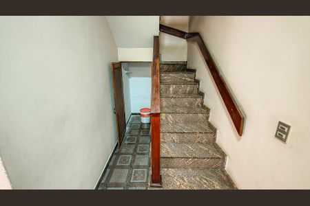 Casa à venda com 145m², 3 quartos e 3 vagasEscada