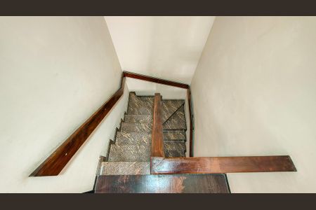 Casa à venda com 145m², 3 quartos e 3 vagasEscada