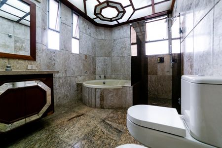 Apartamento à venda com 290m², 4 quartos e 3 vagasBanheiro da Suíte 1