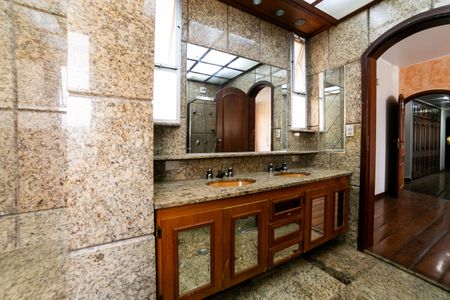 Apartamento à venda com 290m², 4 quartos e 3 vagasBanheiro da Suíte 2