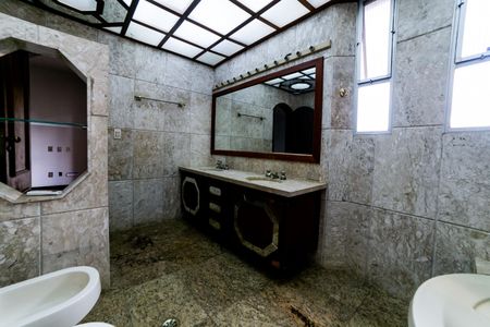 Apartamento à venda com 290m², 4 quartos e 3 vagasBanheiro da Suíte 1