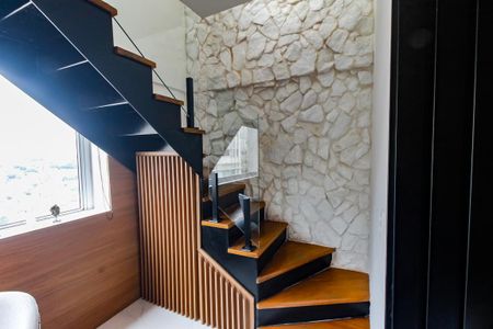 Apartamento à venda com 170m², 2 quartos e 3 vagasEscada acesso cobertura