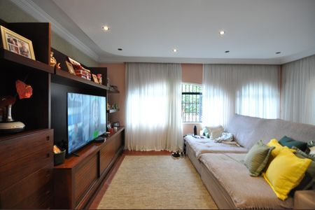 Casa à venda com 405m², 3 quartos e 7 vagasSala