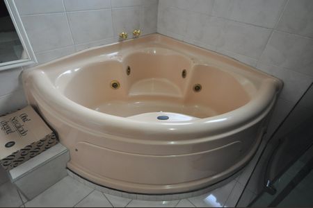 Casa à venda com 405m², 3 quartos e 7 vagasBanheiro da Suíte Master