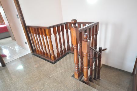 Casa à venda com 405m², 3 quartos e 7 vagasEscada