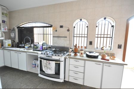 Casa à venda com 405m², 3 quartos e 7 vagasCozinha