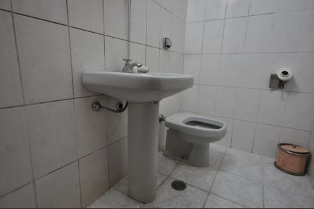 Casa à venda com 405m², 3 quartos e 7 vagasBanheiro de serviço