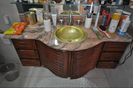 Casa à venda com 405m², 3 quartos e 7 vagasBanheiro da Suíte Master